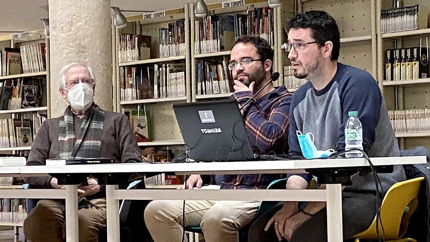 Javier Fernández Ortea en la presentación del libro en Guadalajara