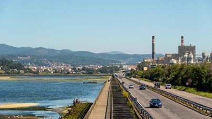 Ence asegura que solo invertirá en mejorar la “calidad ambiental” de su fábrica en Pontevedra si puede continuar en la ría hasta 2073