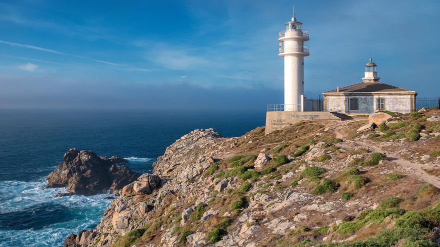 El pueblo marinero de Galicia donde podrás ver el atardecer más tardío de la Europa continental