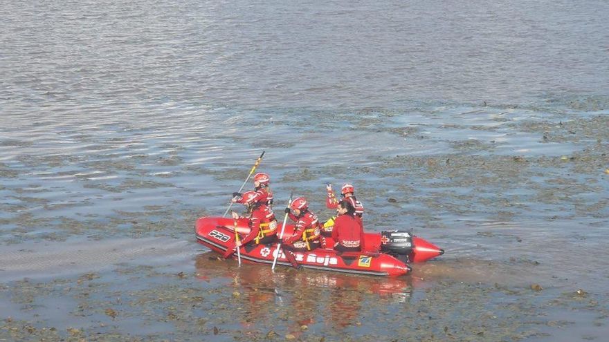 Efectivos de los GEO retoman la búsqueda de Pablo Sierra en el río Guadiana