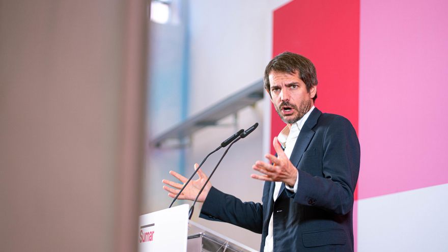 El portavoz de Sumar, Ernest Urtasun, ofrece una rueda de prensa, en el Espacio Rastro, a 6 de noviembre de 2023, en Madrid (España).