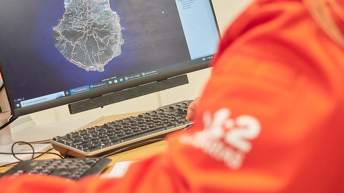 Una mujer de 55 años es rescatada por un helicóptero del GES tras sufrir una caída en un sendero de Mogán