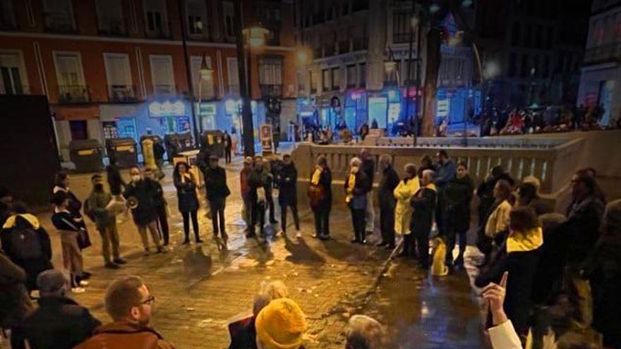 Lavapiés Denuncia entrega 2.000 firmas de vecinos solicitando un plan integral de recuperación del barrio