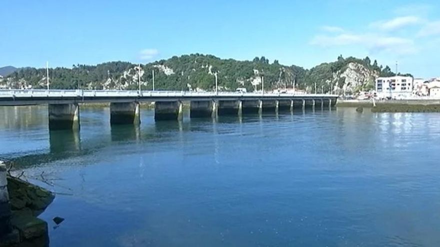 Las obras de un puente sobre el Sella en Asturias acaban en un cuerpo a cuerpo entre la derecha y Adriana Lastra