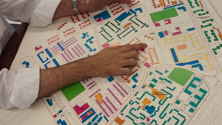 Jaime Bretón, Comisionado para el Polígono Sur de Sevilla, sobre el mapa urbanístico de la localidad.