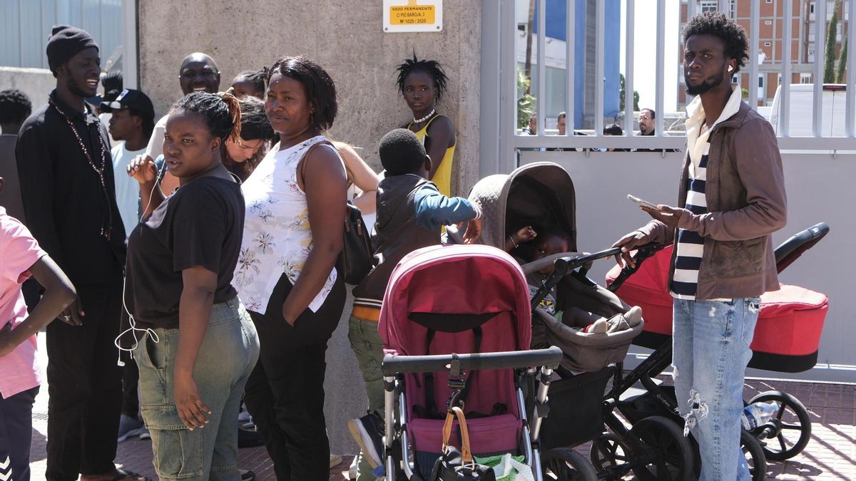 Los migrantes, durante la protesta de este jueves.
