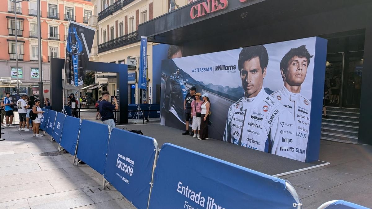 La escudería de Fórmula 1 Williams ocupa Callao toda la semana con una 'fan zone' que visitará Carlos Sainz
