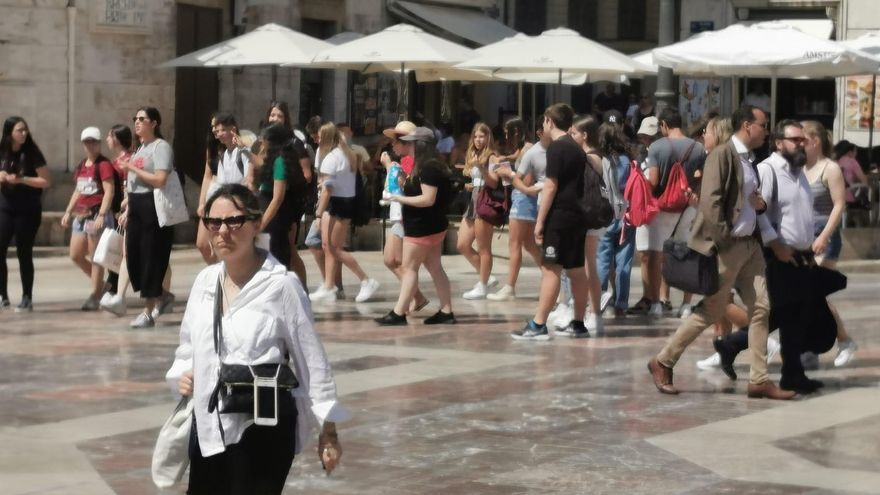 El Parlamento valenciano aprueba la tasa turística, municipal y voluntaria, que entrará en vigor en 2024