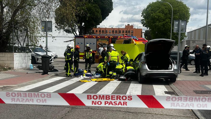 Un coche atropella una madre y a su bebé en un paso de cebra junto al centro comercial Plenilunio