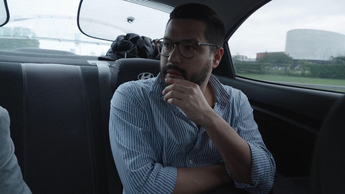 Martínez tuvo que abandonar El Salvador por las informaciones de 'El Faro' sobre Bukele.