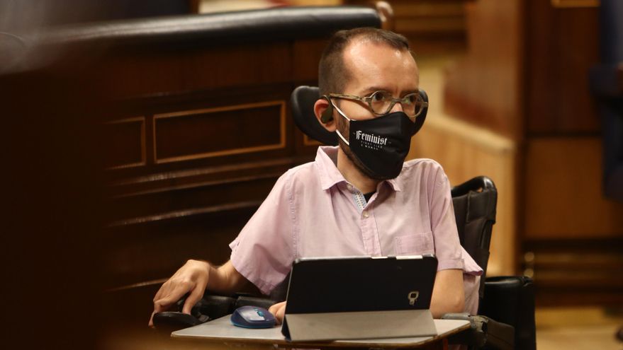 El portavoz de Unidas Podemos en el Congreso, Pablo Echenique, durante el pleno en el que se debate la moción de censura planteada por Vox, en el Congreso de los Diputados, Madrid (España), a 21 de octubre de 2020.