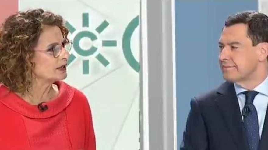 María Jesús Montero (PSOE) y Juan Manuel Moreno (PP), durante el segundo debate electoral