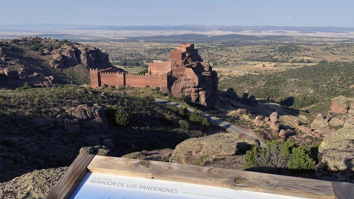 Castillo de Peracense, una de las fortalezas medievales mejor conservadas de Aragón.