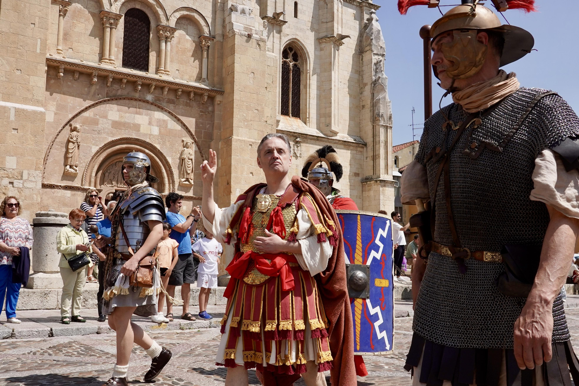 León cierra los actos del 1957.º Natalicio del Águila de la Legio VII con desfiles y la entrega del ‘águila legionaria’