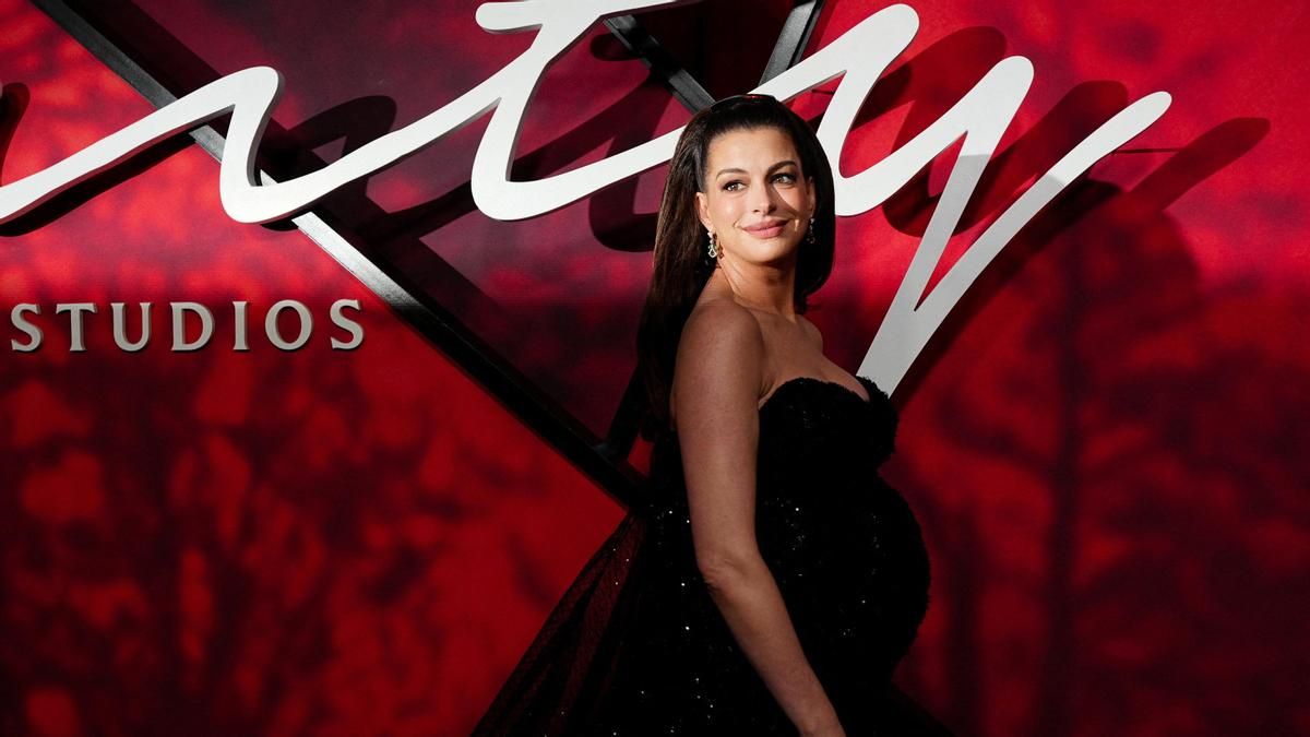 Anne Hathaway reflexiona sobre la verdad en la era de las redes sociales: "Hay que escuchar las dos versiones"
