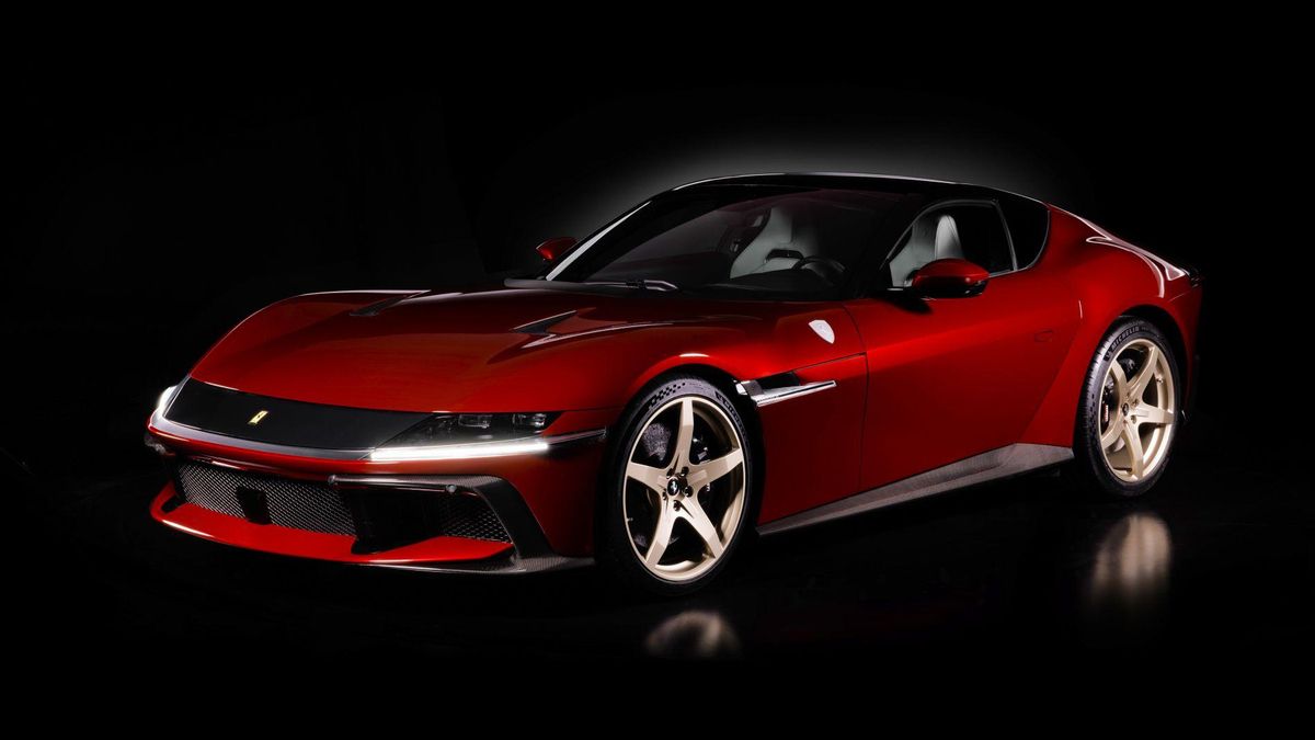 Ferrari se reconcilia con sus fans con un superdeportivo de gasolina de la vieja escuela