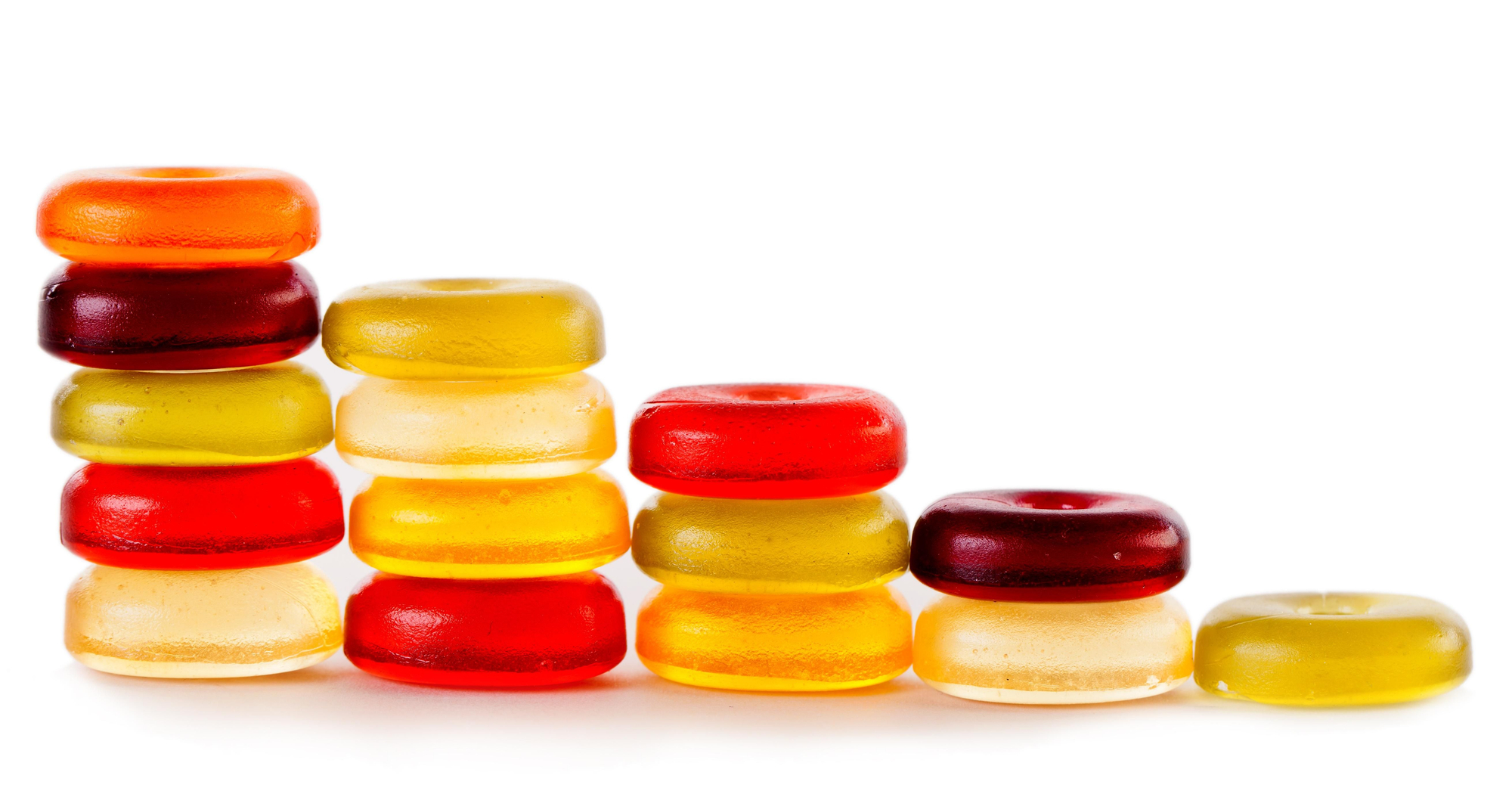 Mezcla diferentes bebidas para obtener sabores de gelatina variopintos.