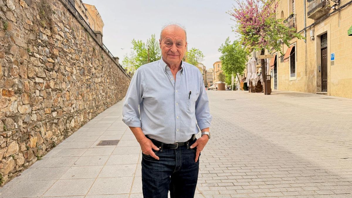 Memoria frente a la "ignorancia activa": Martínez Soler sacude la conciencia de la comunidad educativa en Cáceres