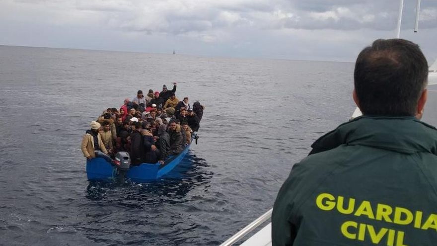 Rescatados en el estrecho de Gibraltar 124 inmigrantes, dos de ellos graves