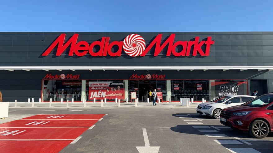 Archivo - Fachada de la tienda MediaMarkt en Jaén.