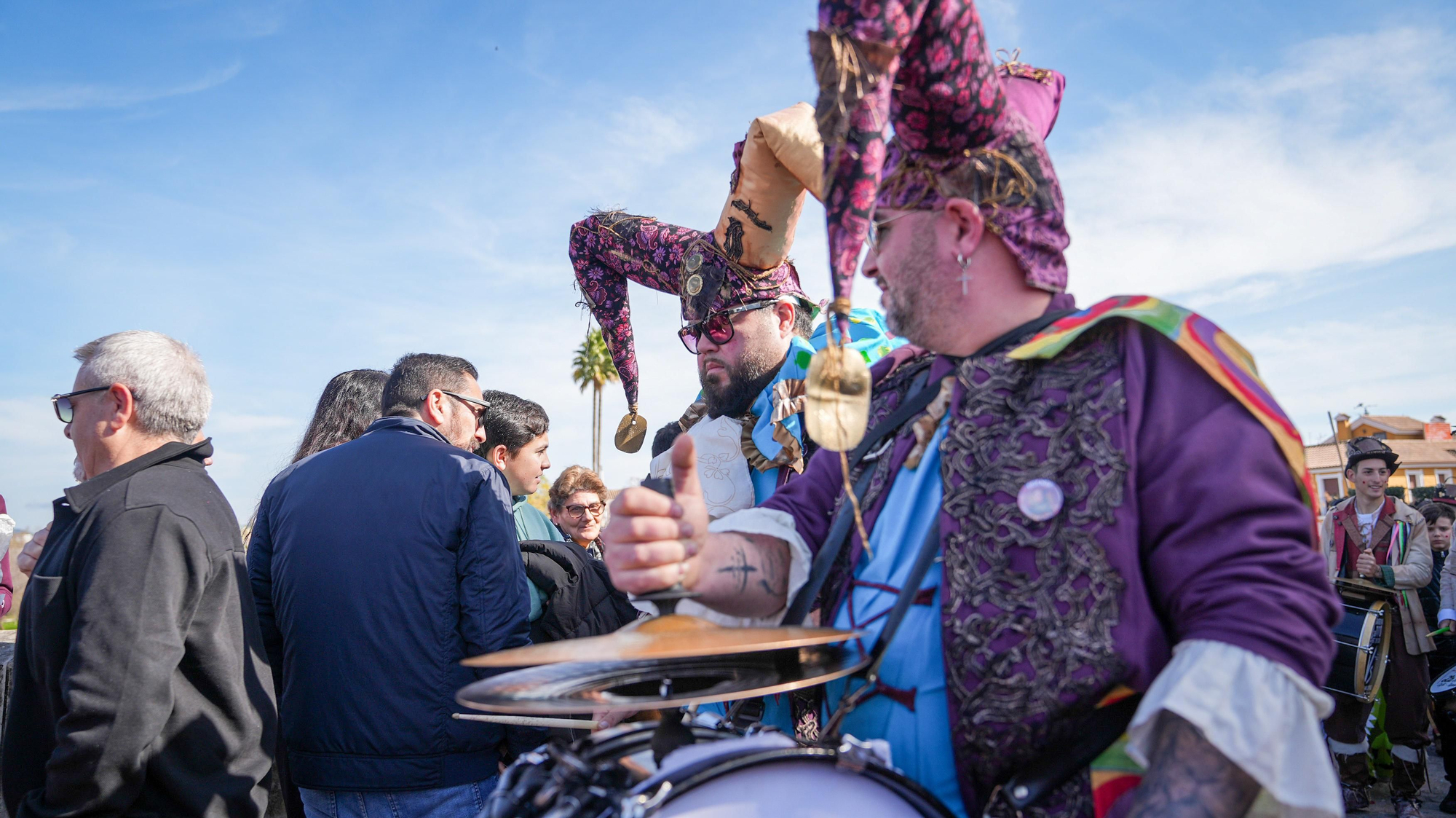 Pasacalles de Carnaval en el Puente Romano
