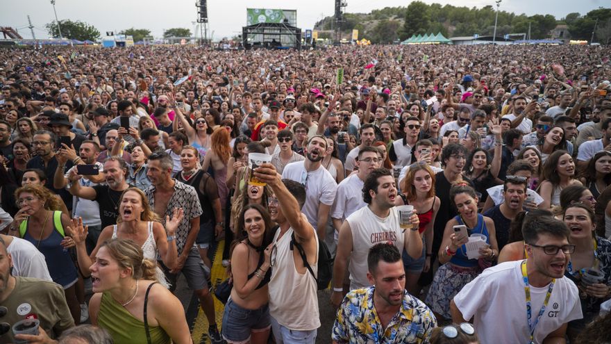 La OCU denuncia por "malas prácticas" a siete festivales por las pulseras 'cashless' y los vasos no retornables