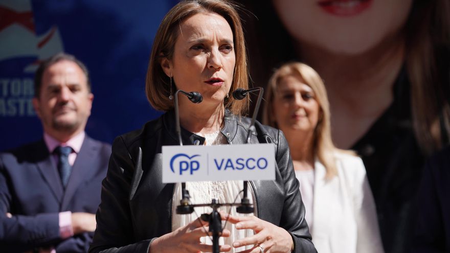 La secretaria general del Partido Popular, Cuca Gamarra, interviene en un acto durante su visita la sede electoral de su partido en Vitoria, a 5 de mayo de 2023, en Vitoria-Gasteiz, Álava, País Vasco (España). Gamarra ha visitado la sede de cara a las ele