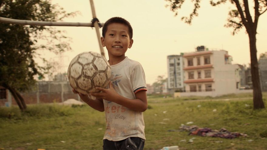 Fotograma del segundo capítulo de la miniserie 'Qatar: el Mundial a sus pies', realizado por La Media Inglesa.