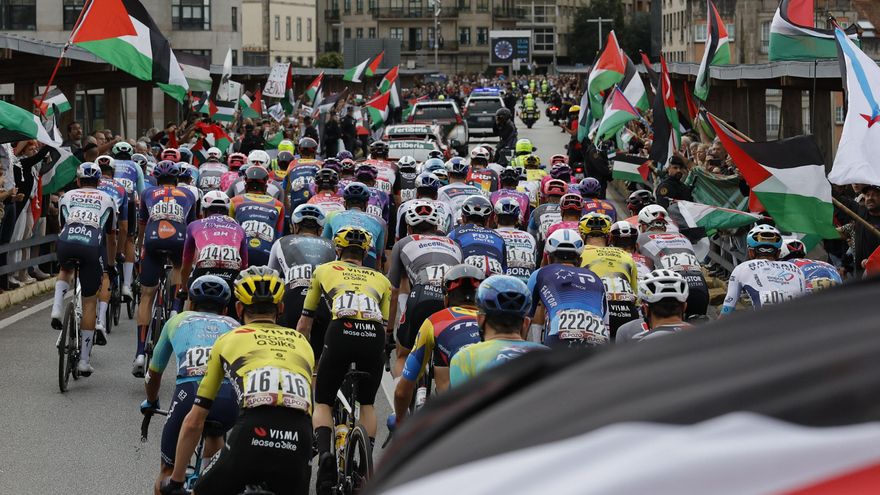 Los ciclistas acuerdan que pararán las etapas de La Vuelta si ven su seguridad en riesgo