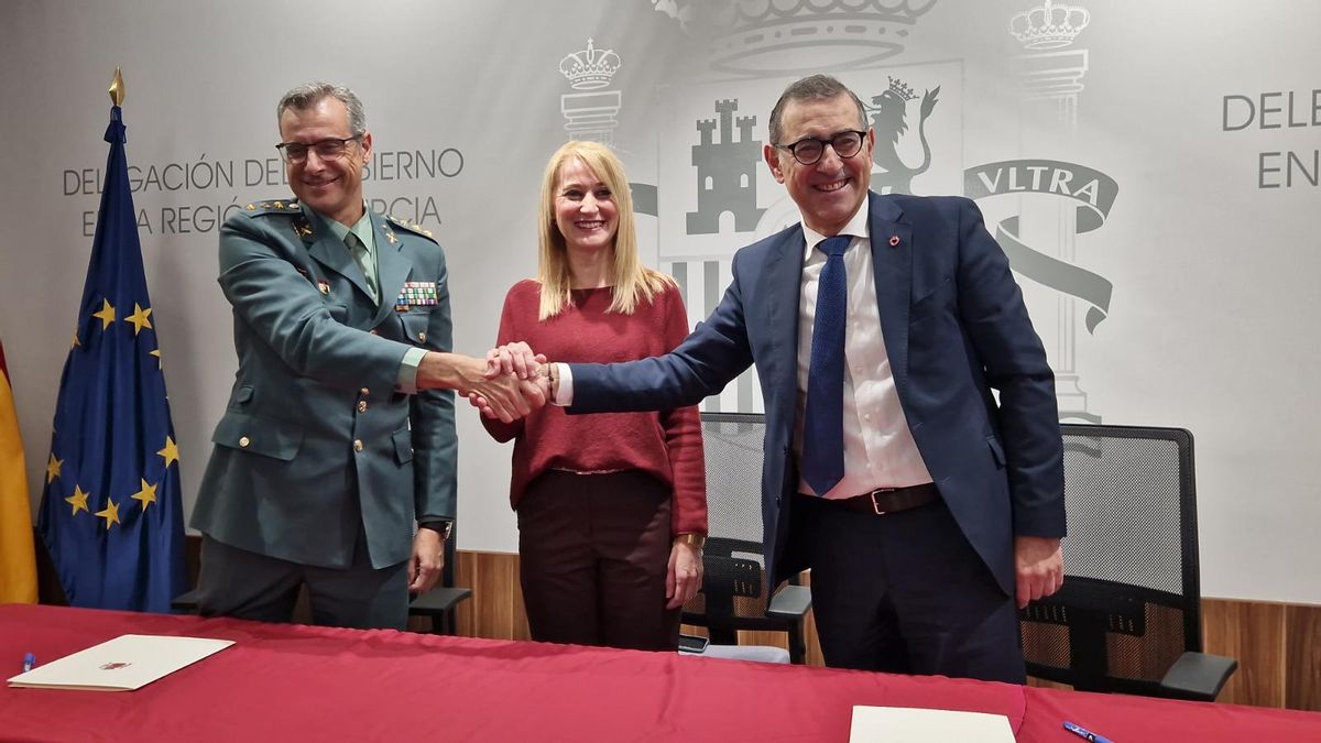 La delegada del Gobierno ha presidido la firma del protocolo de colaboración suscrito entre la 5ª Zona de la Guardia Civil y la Universidad de Murcia