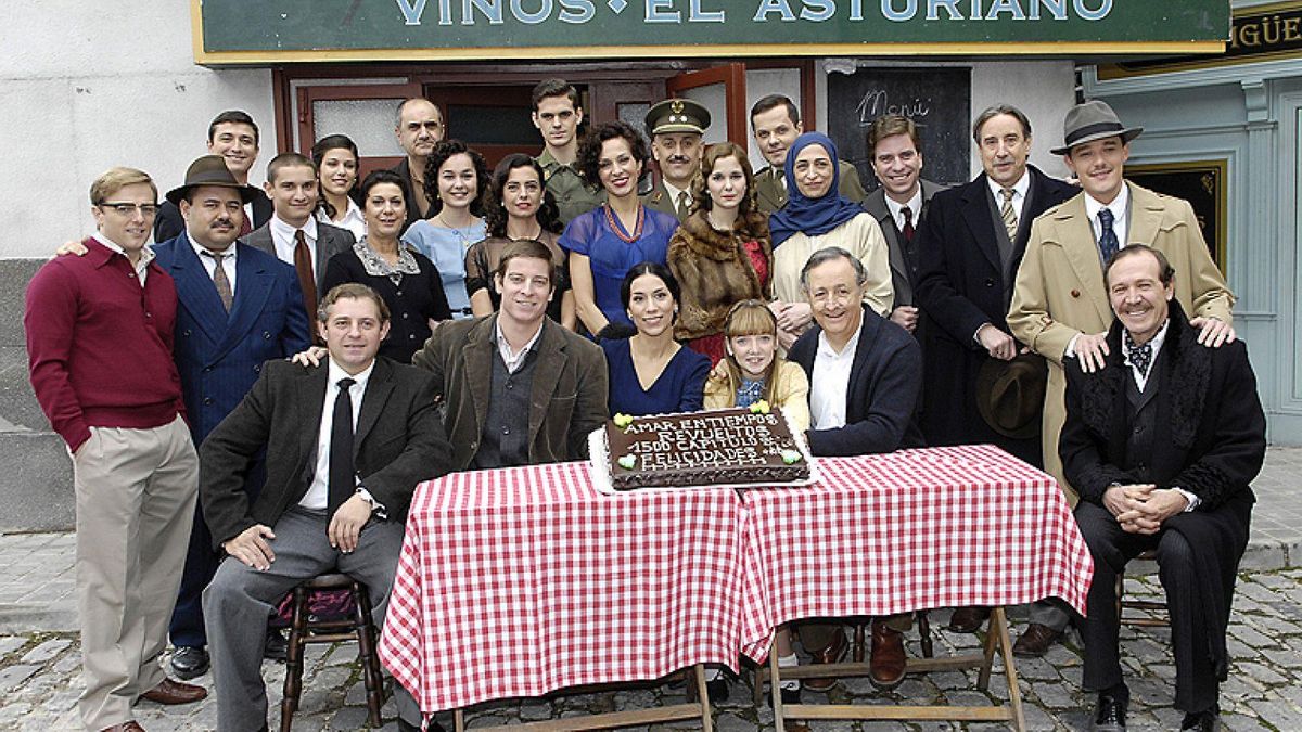 Elenco al completo de la serie 'Amar en tiempos revueltos'