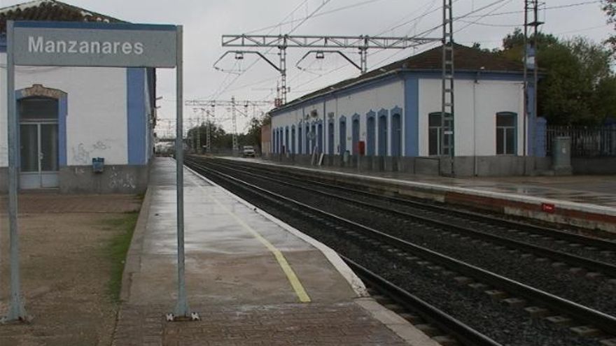 La avería de un tren de mercancías provoca problemas entre Manzanares y Linares-Baeza, ya solventados