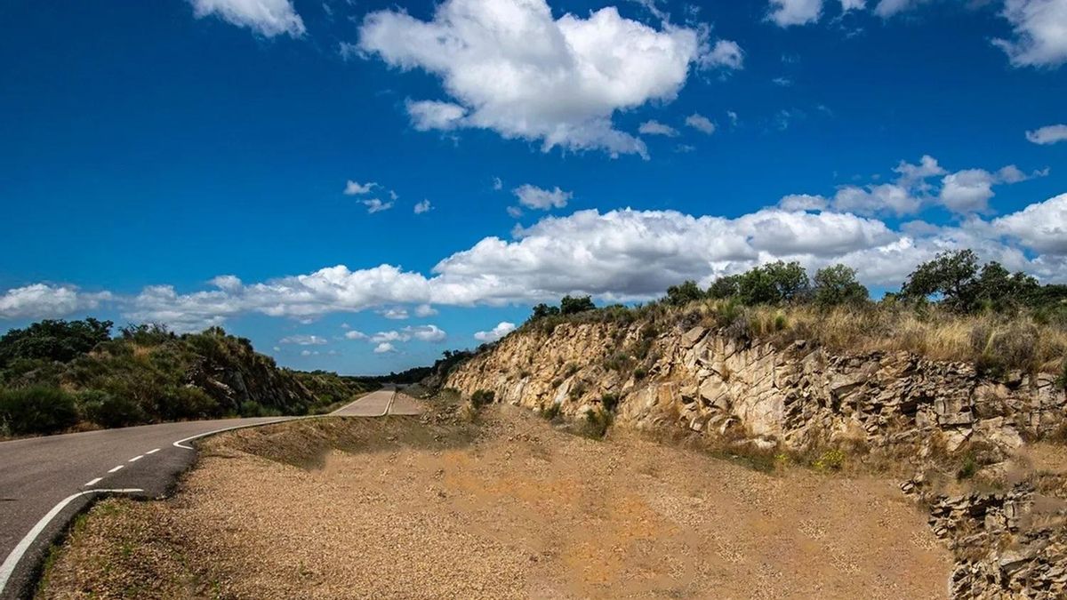 La carretera 'La Lanzadera' entre Guareña y Santa Amalia tendrá algo más de 20 kilómetros