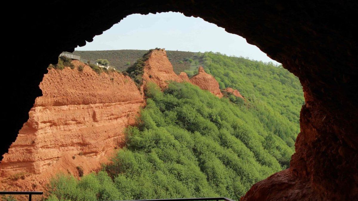 El mirador desde el que contemplar las formaciones rojizas excavadas por los romanos en esta provincia del norte de la península