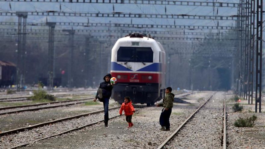 Refugiados se movilizan en Idomeni tras correr el rumor sobre la apertura de la frontera