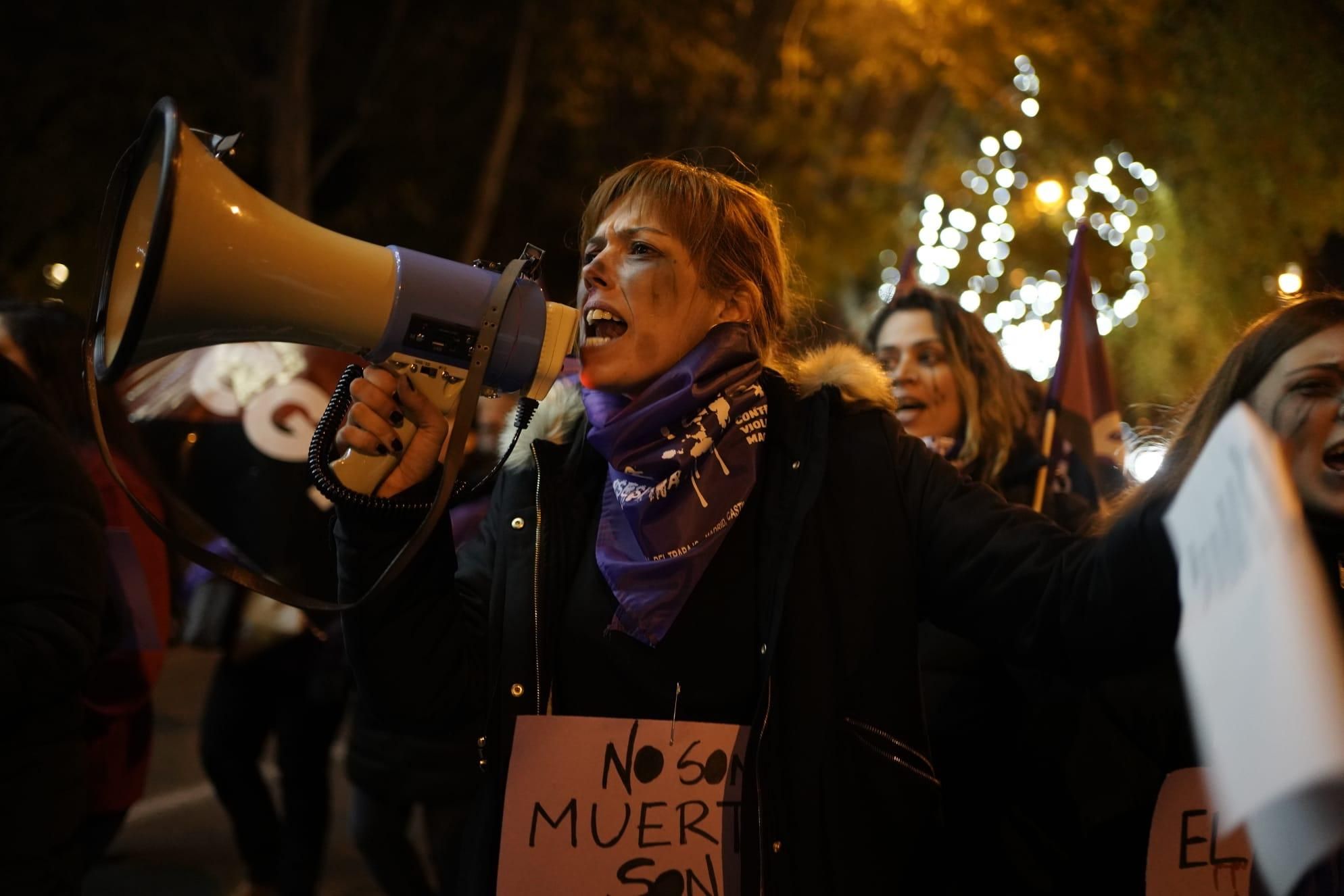 Una mujer manifestándose este 25 de noviembre en Madrid.
