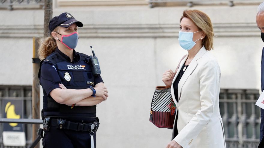 La ex secretaria general del PP María Dolores de Cospedal a su llegada a la Audiencia Nacional, este martes.. EFE/ Chema Moya