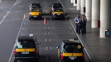 Reunión de urgencia de la Generalitat con los taxistas de Barcelona para evitar una huelga durante el Mobile