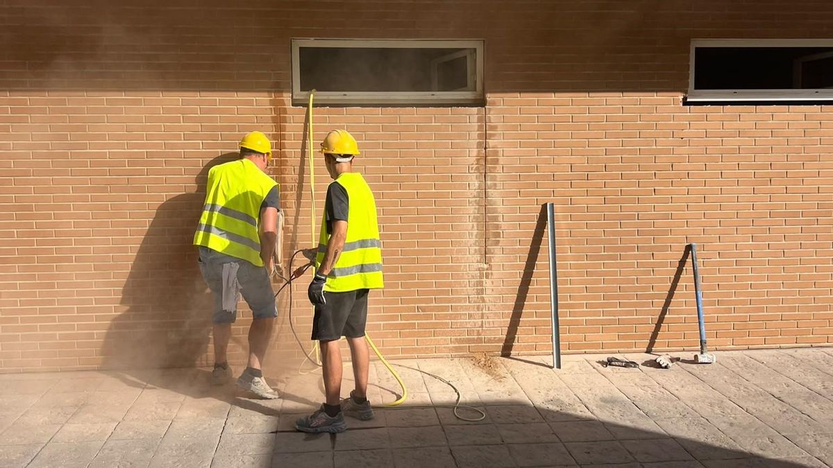Los vecinos impugnan el permiso de obras de los bajos turísticos de Benicalap "por estar caducado"