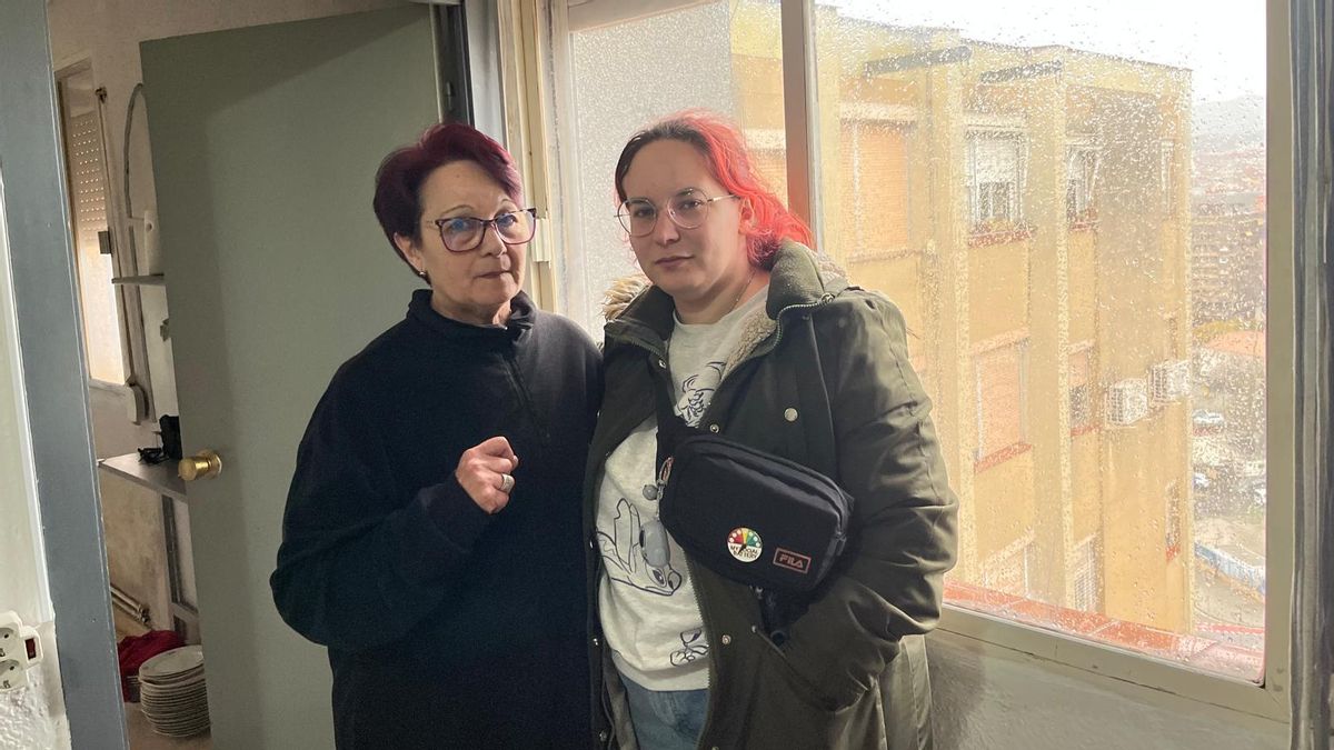 Desahuciada una mujer con su madre y su hijo menor porque el casero dejó de pagar la hipoteca años atrás y desapareció