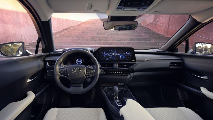 El habitáculo refinado y elegante del Lexus UX eléctrico.