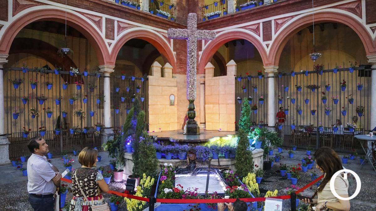 Primer premio en Casco Histórico Cruz de la Hermandad del Huerto