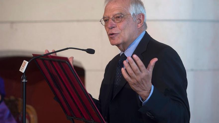 Borrell reivindica el papel de la universidad en el mundo de las "fake news"