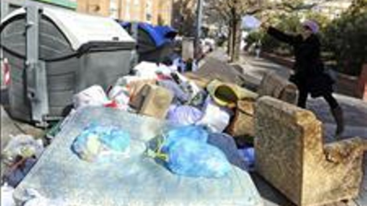 Más basura acumulada en las calles de Granada
