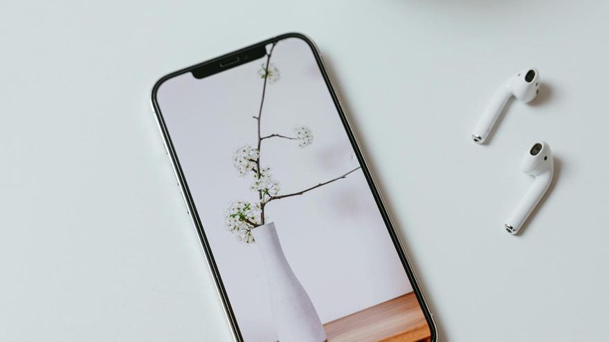 Cómo limpiar bien los AirPods y otros auriculares inalámbricos