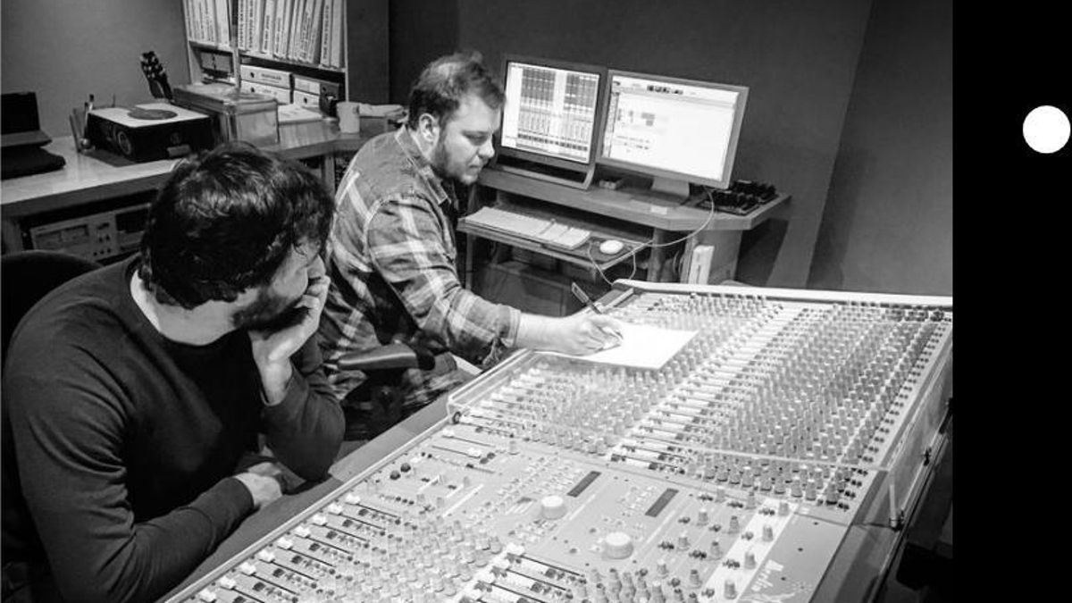 Diego García en su estudio de grabación
