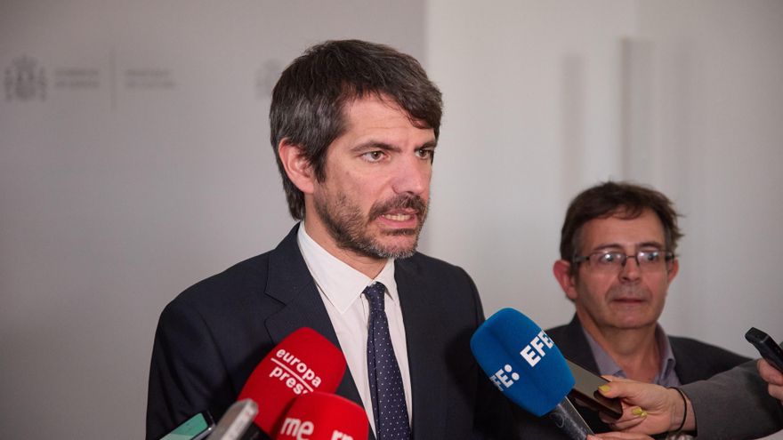El ministro de Cultura, Ernest Urtasun, comparece ante los medios tras una reunión con el sector audiovisual español, a 7 de mayo de 2025, en Madrid (España).