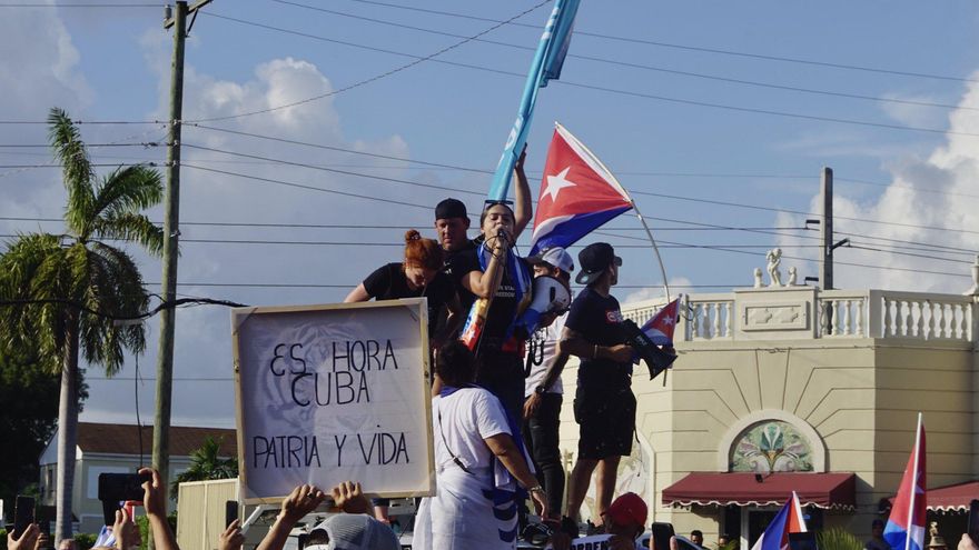Miles de personas en inédita protesta contra el gobierno en Cuba