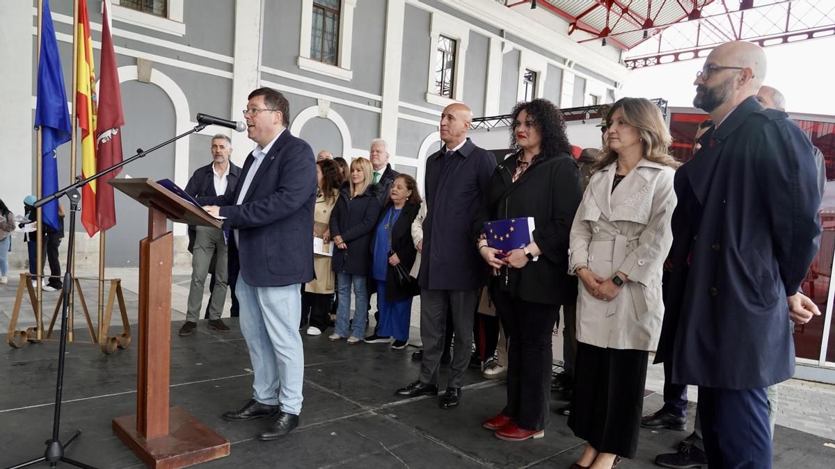 Lectura de Los Decreta en la ciudad de León, con motivo de la celebración del Día de Europa.