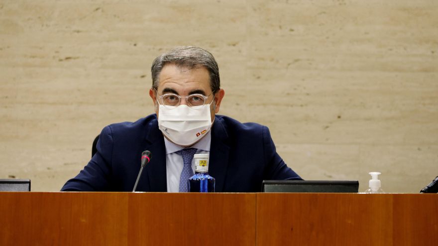 El consejero de Sanidad, Jesús Fernández Sanz, en la Comisión de Economía de las Cortes.